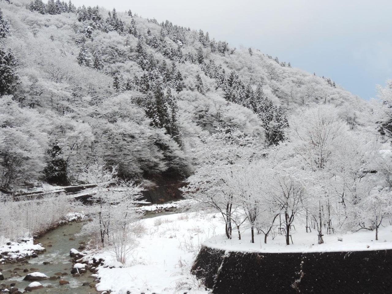 土湯温泉 やすらぎの宿 向瀧旅館 Fukushima  Bagian luar foto