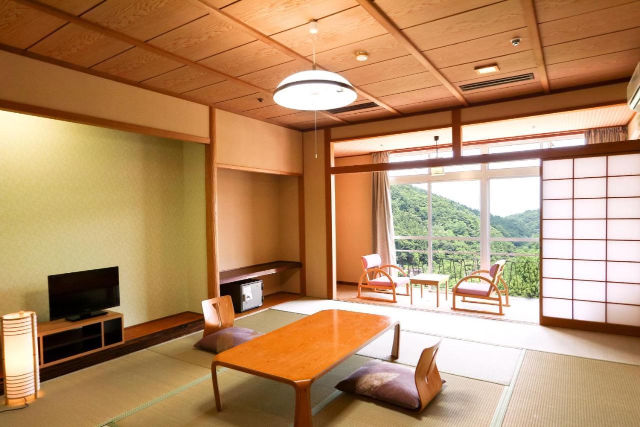土湯温泉 やすらぎの宿 向瀧旅館 Fukushima  Bagian luar foto